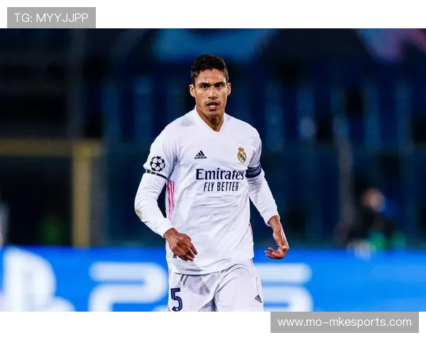 全球足坛闪耀星辰踢足球的顶级球星盘点与他们的传奇故事