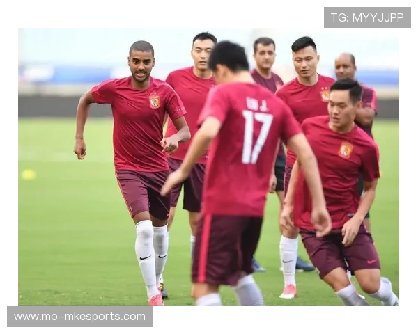 哪位足球明星以节俭生活为典范值得我们学习和借鉴