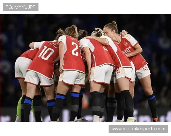 国外女足球星送鞋事件引发热议球迷纷纷关注真实情况