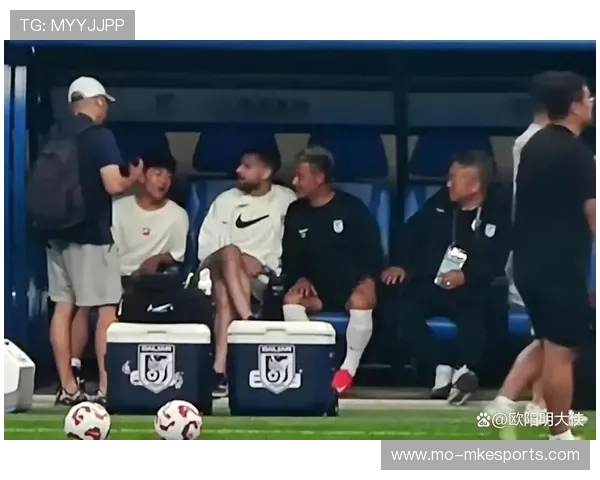 足球球星代签事件引发真伪质疑粉丝权益与商业诚信成焦点